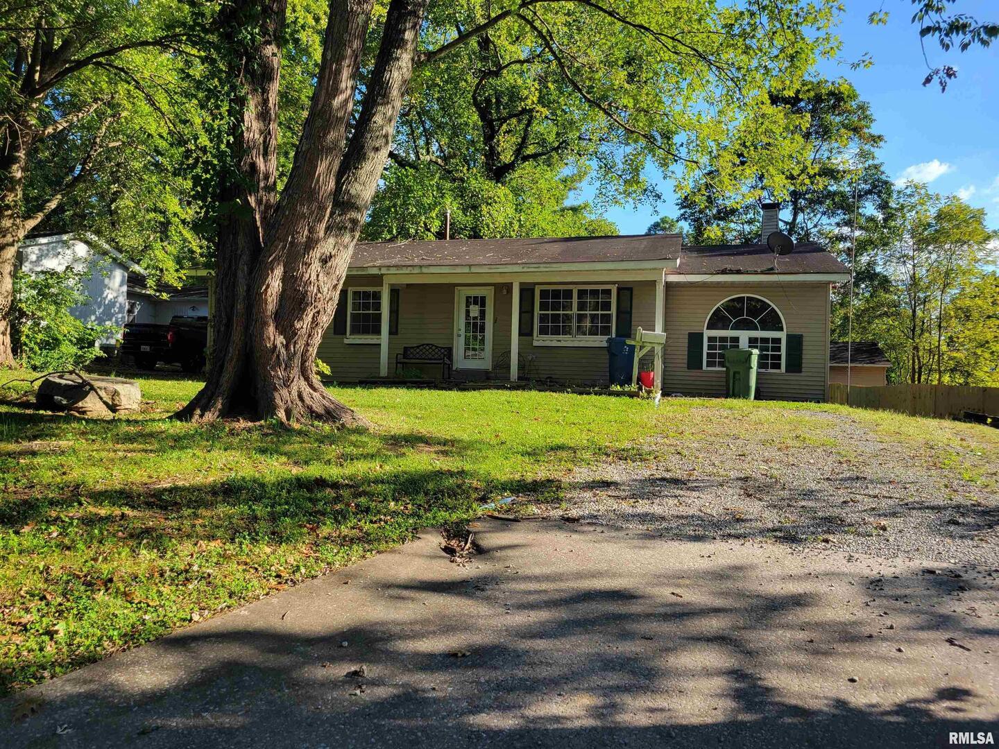 121 YOUNG Avenue