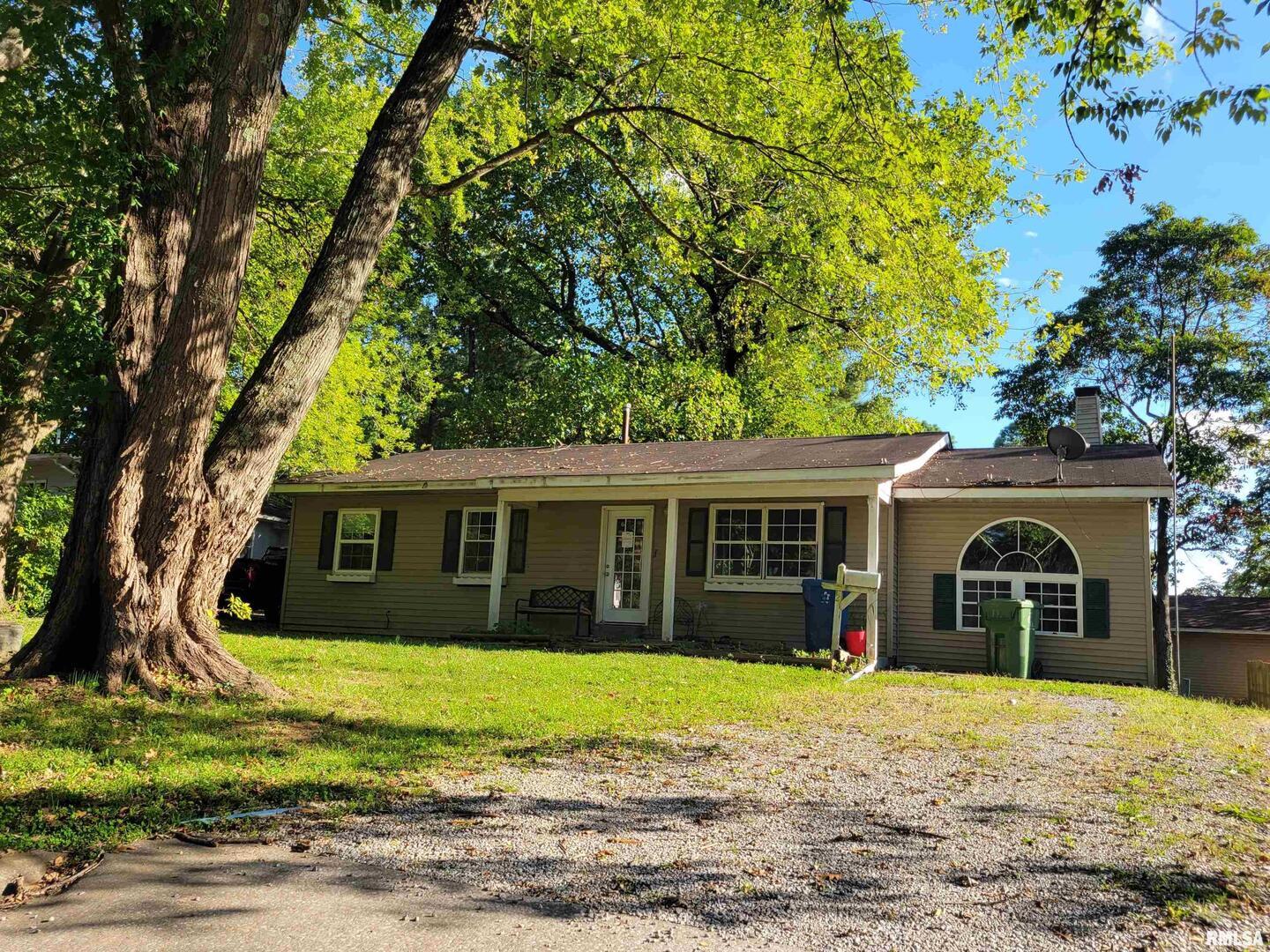 121 Young Avenue Property Photo 2