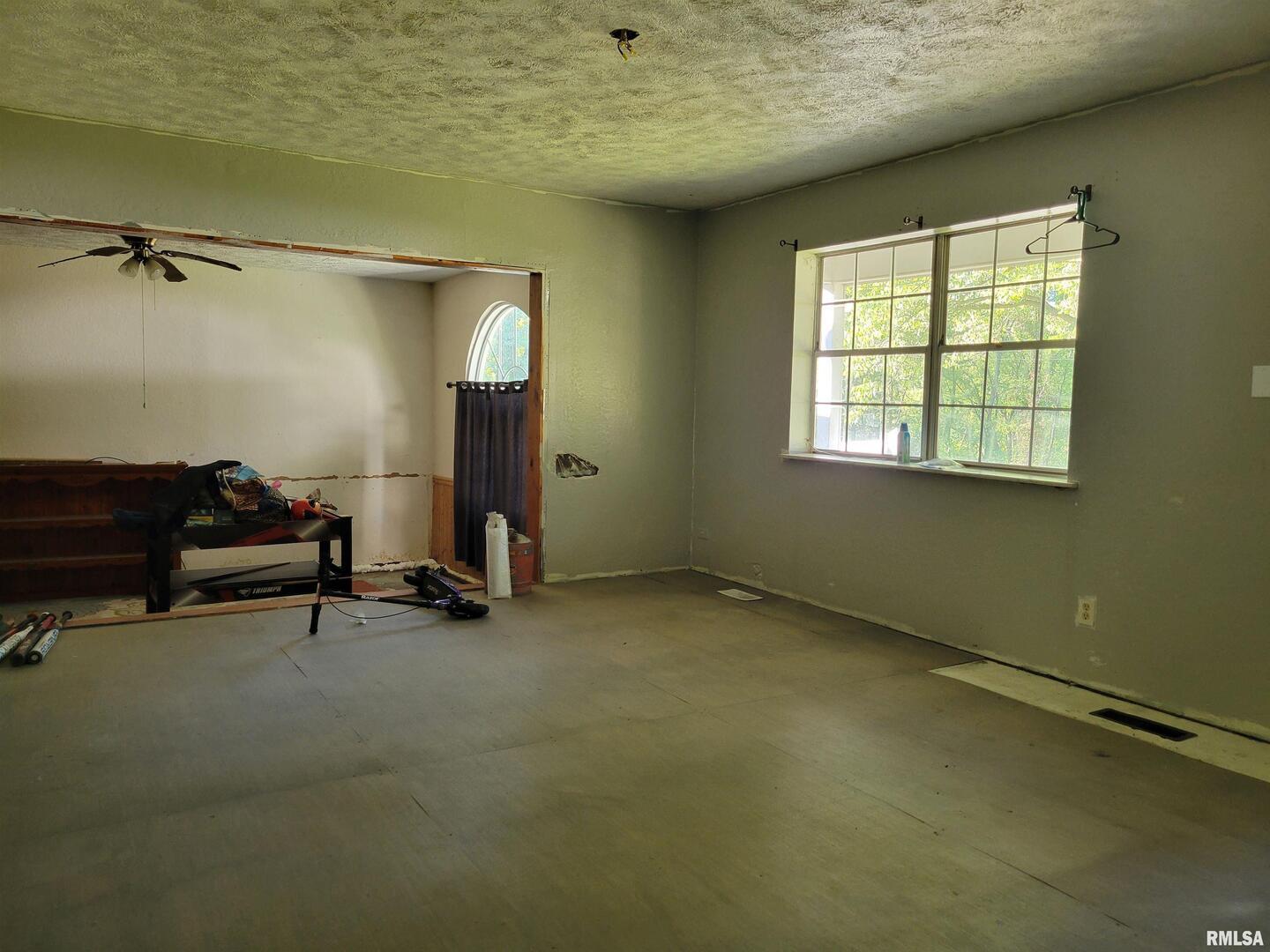 121 Young Avenue Property Photo 4