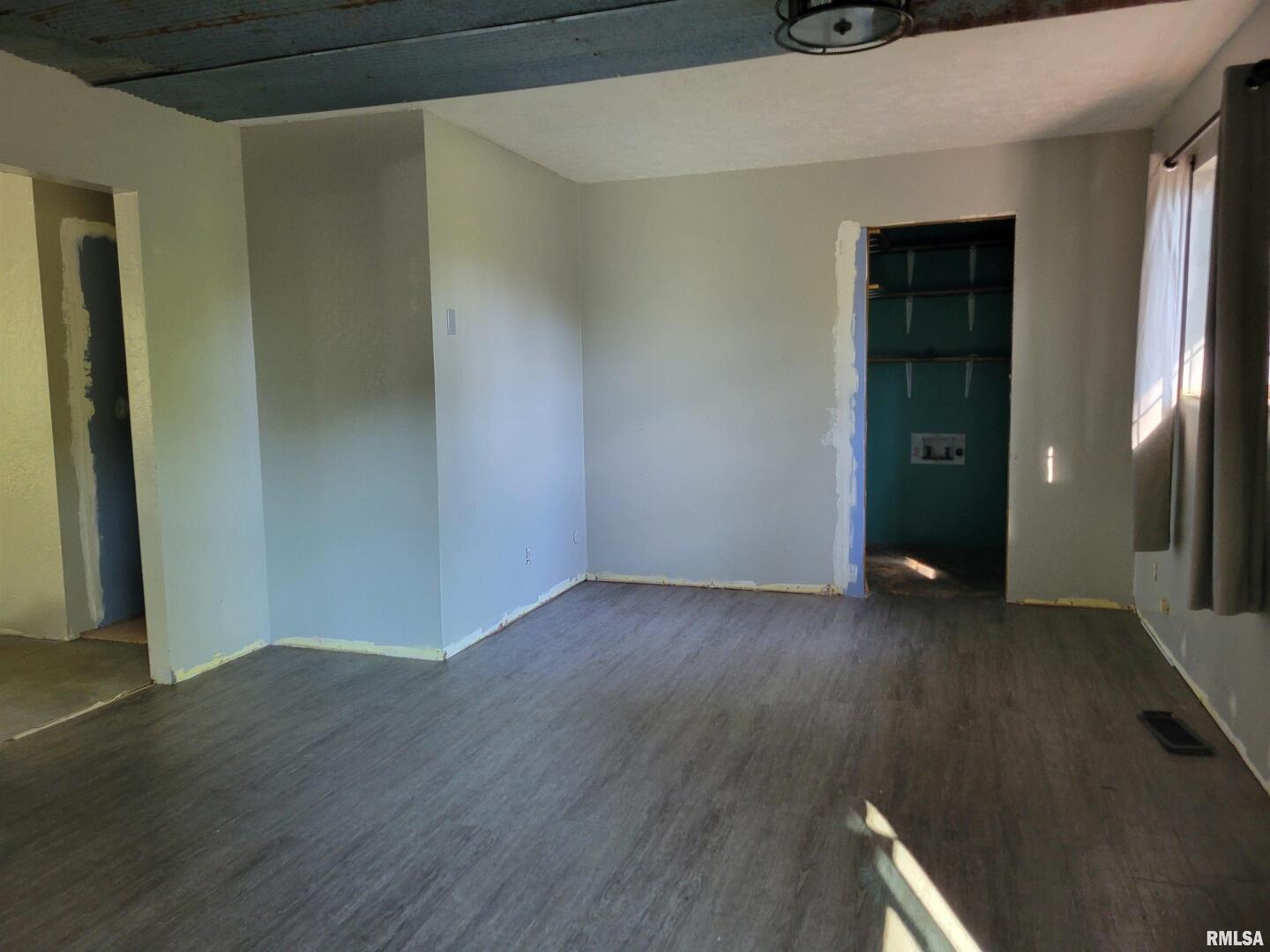 121 Young Avenue Property Photo 8