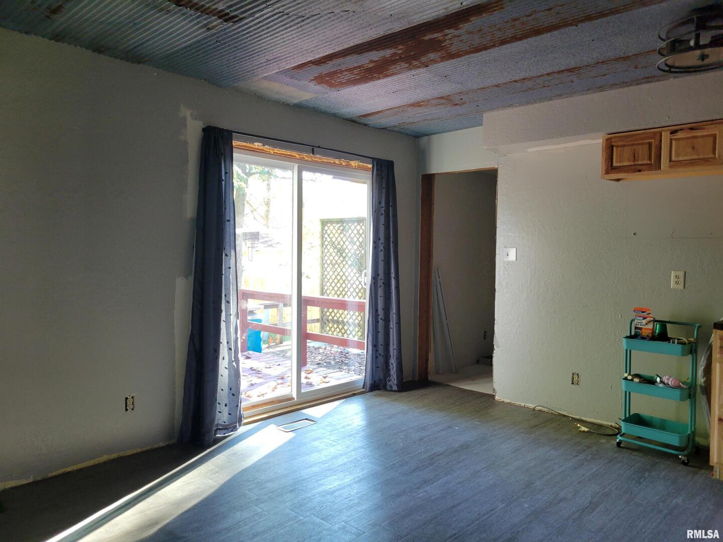 121 Young Avenue Property Photo 9