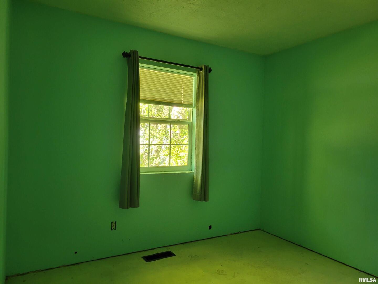 121 Young Avenue Property Photo 12