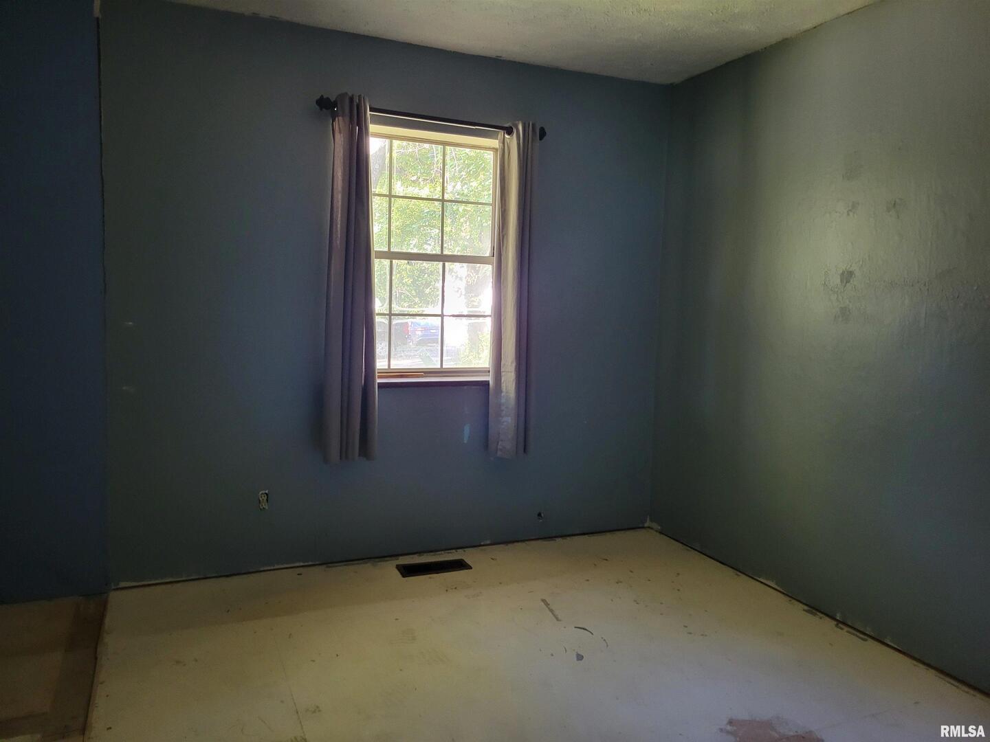 121 Young Avenue Property Photo 13