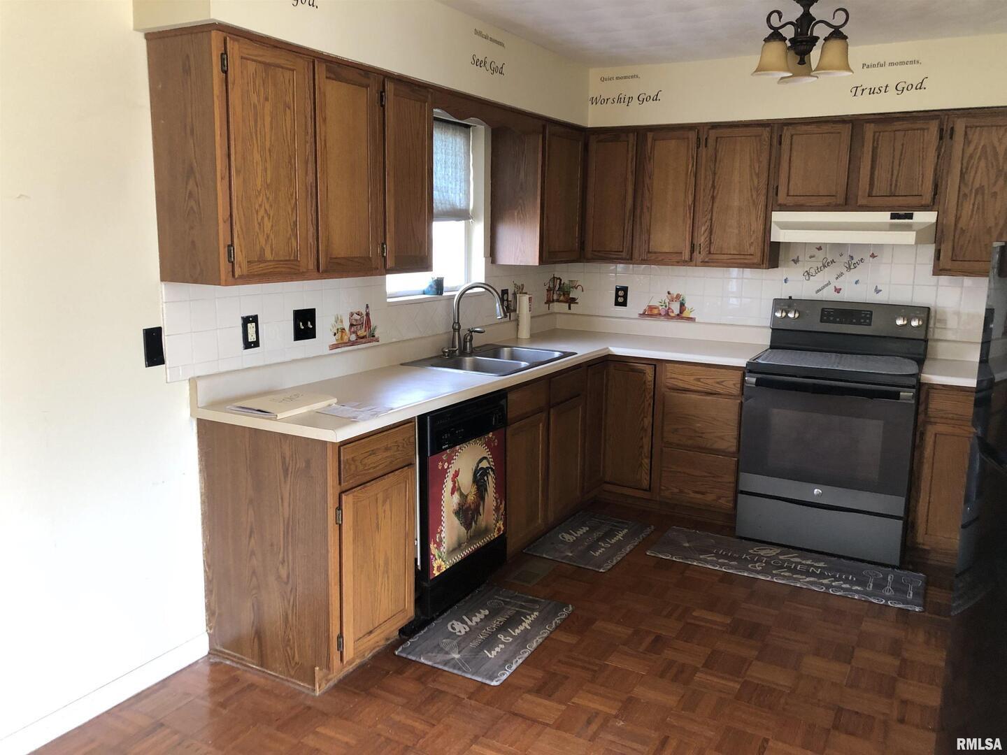 17018 E Thompson Road Property Photo 6