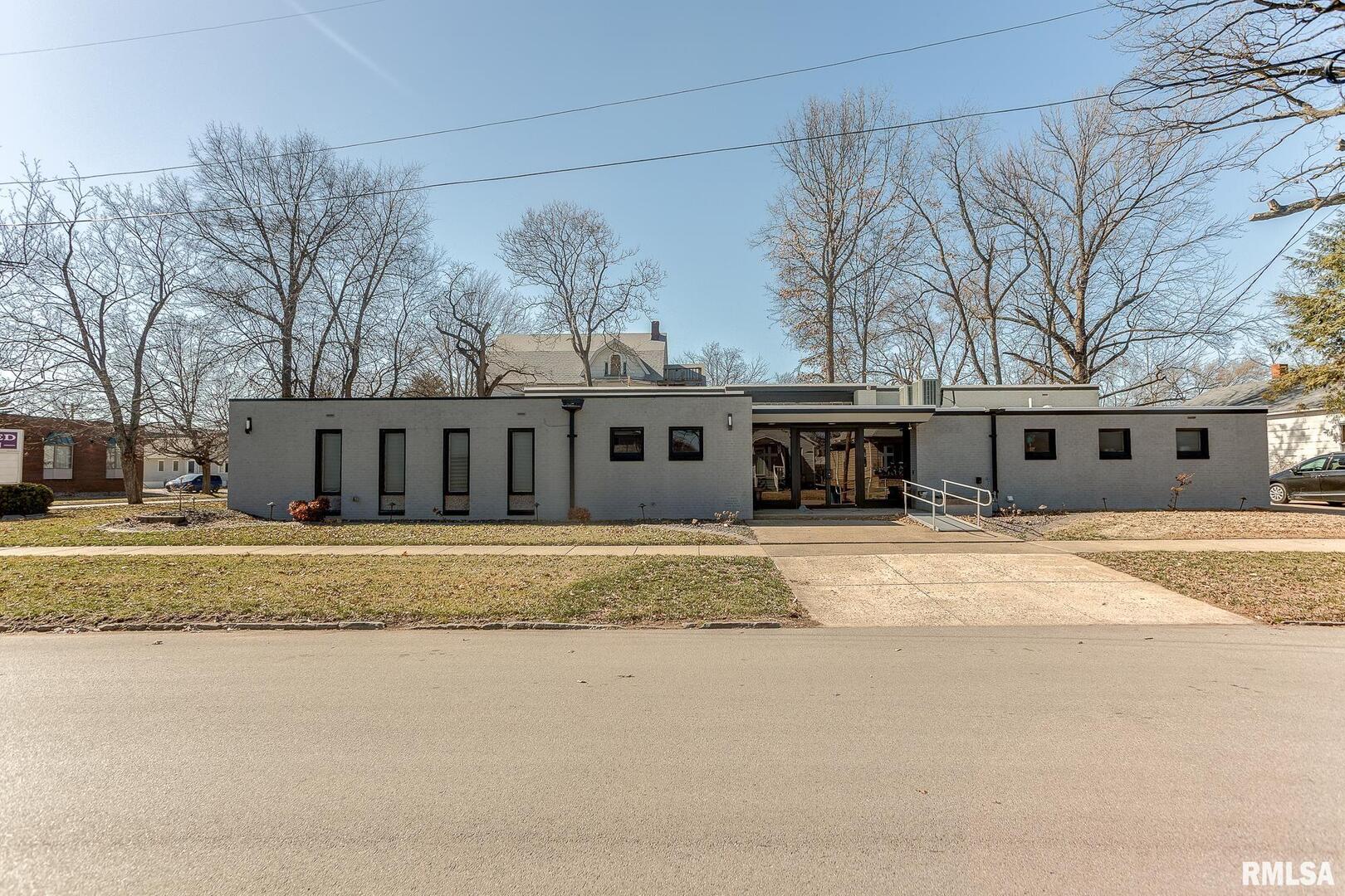 104 N PINE Street Property Photo 1