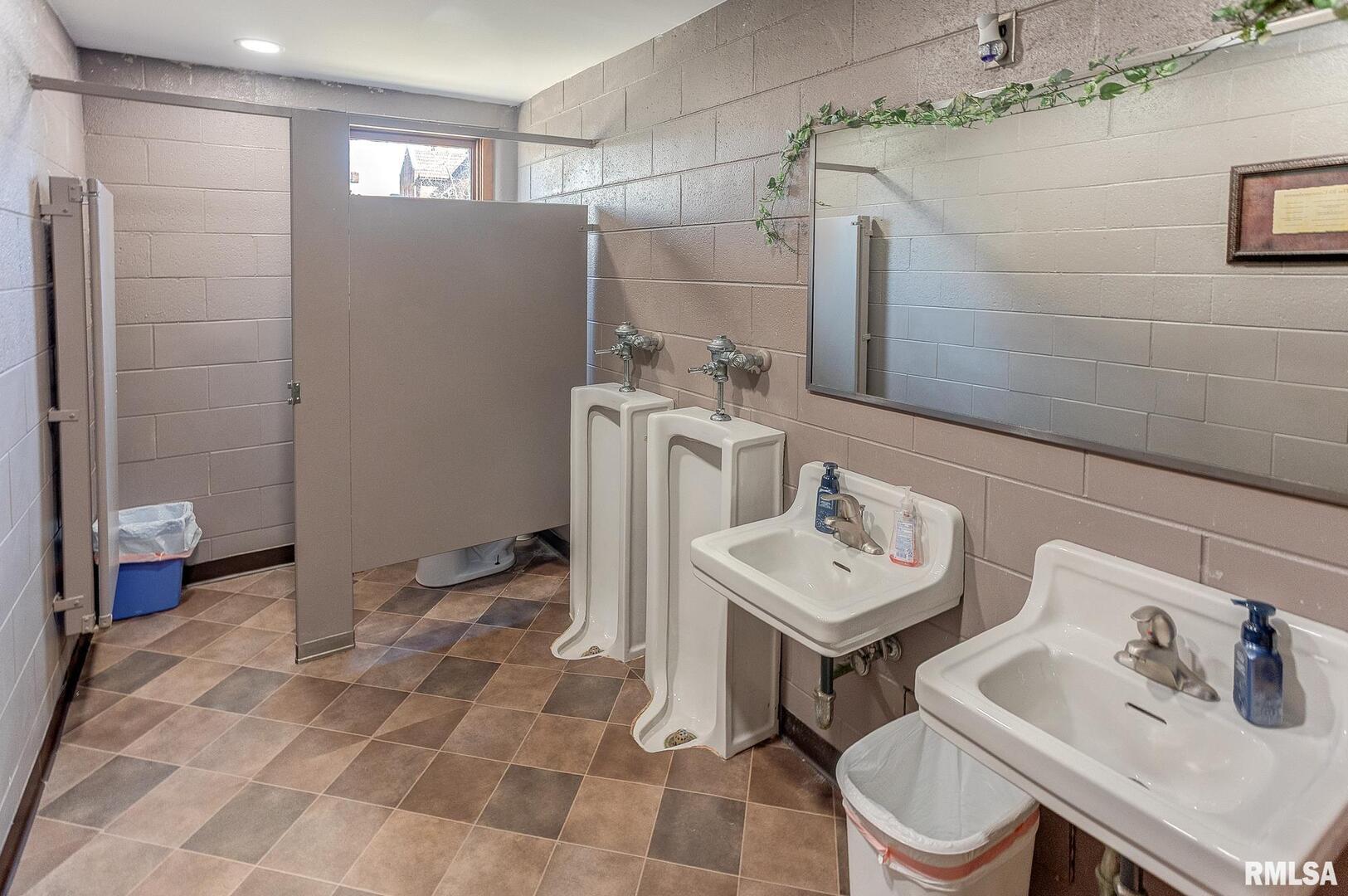 104 N Pine Street Property Photo 6