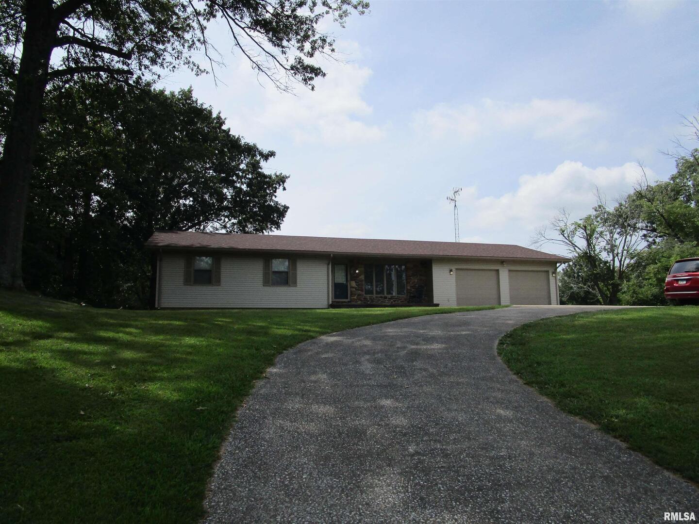 1253 County Road 800 E Property Photo 2