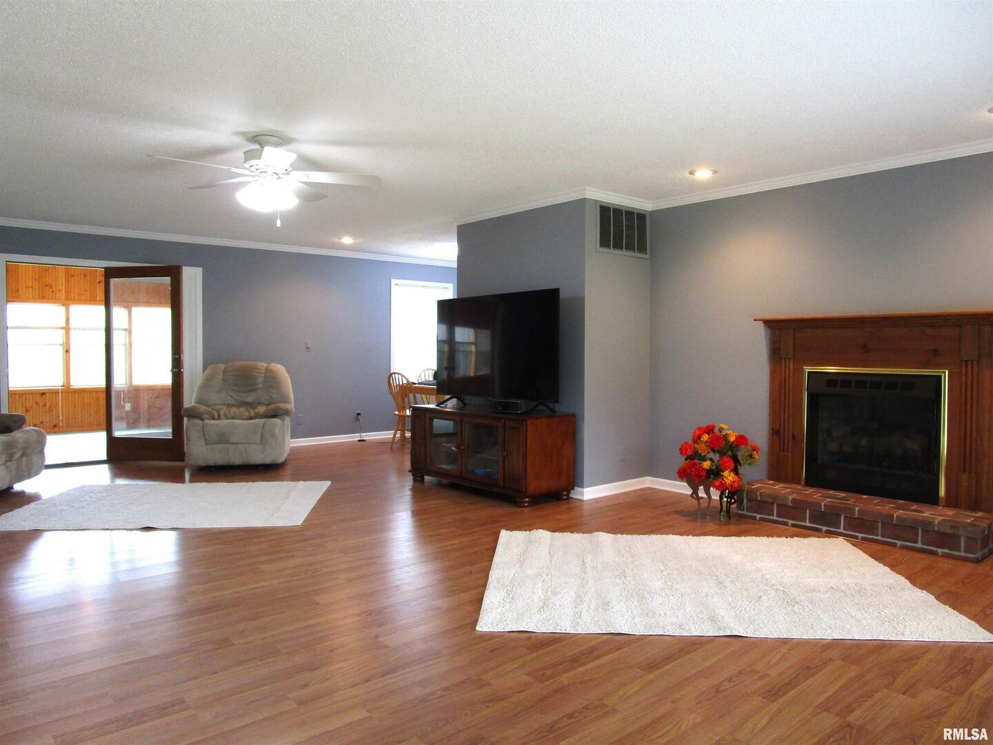 1253 County Road 800 E Property Photo 5