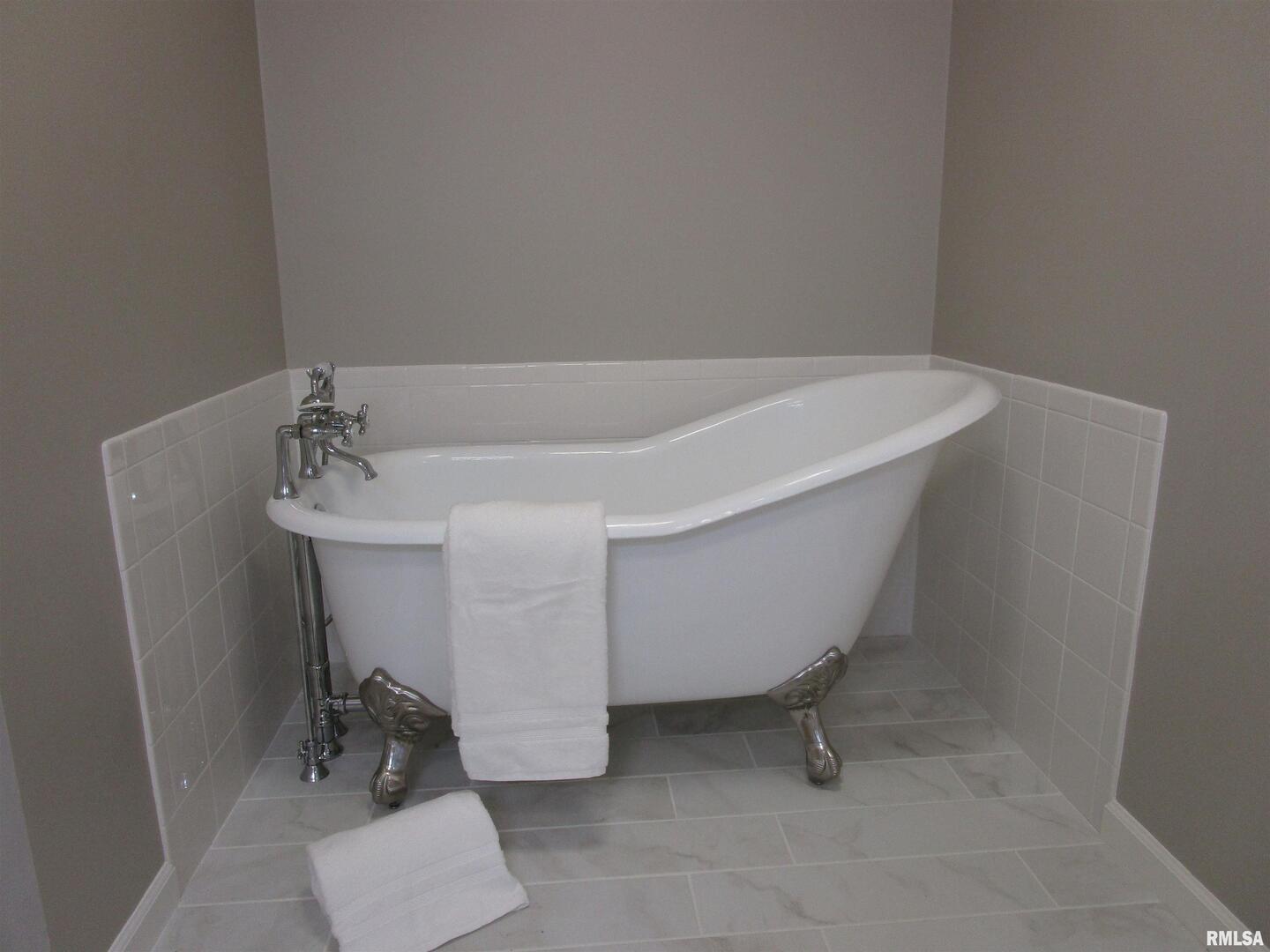 1253 County Road 800 E Property Photo 11