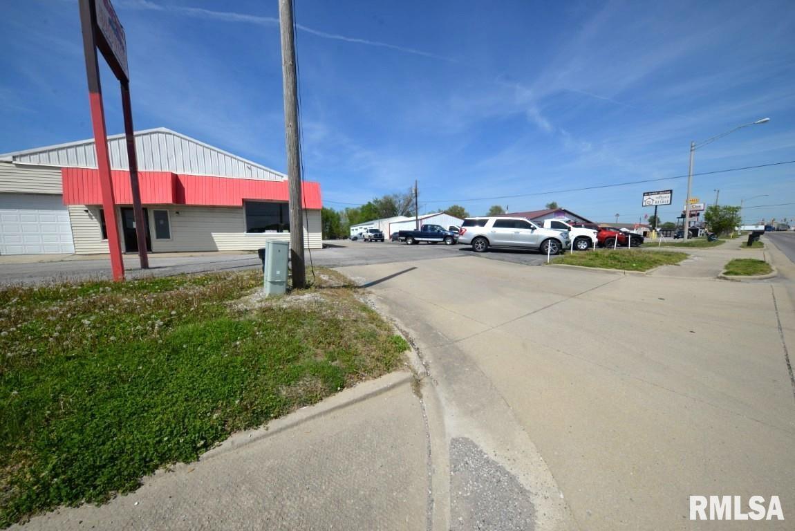 4706 & 4708 Broadway Street Property Photo 3