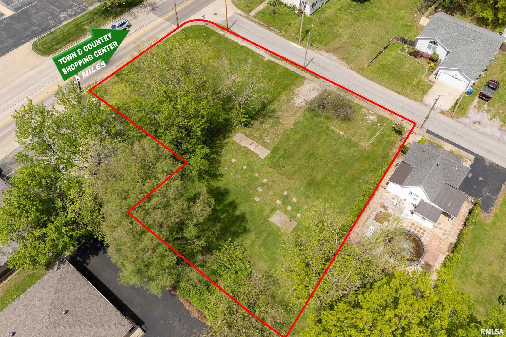 107 N Carbon Street Property Photo 3