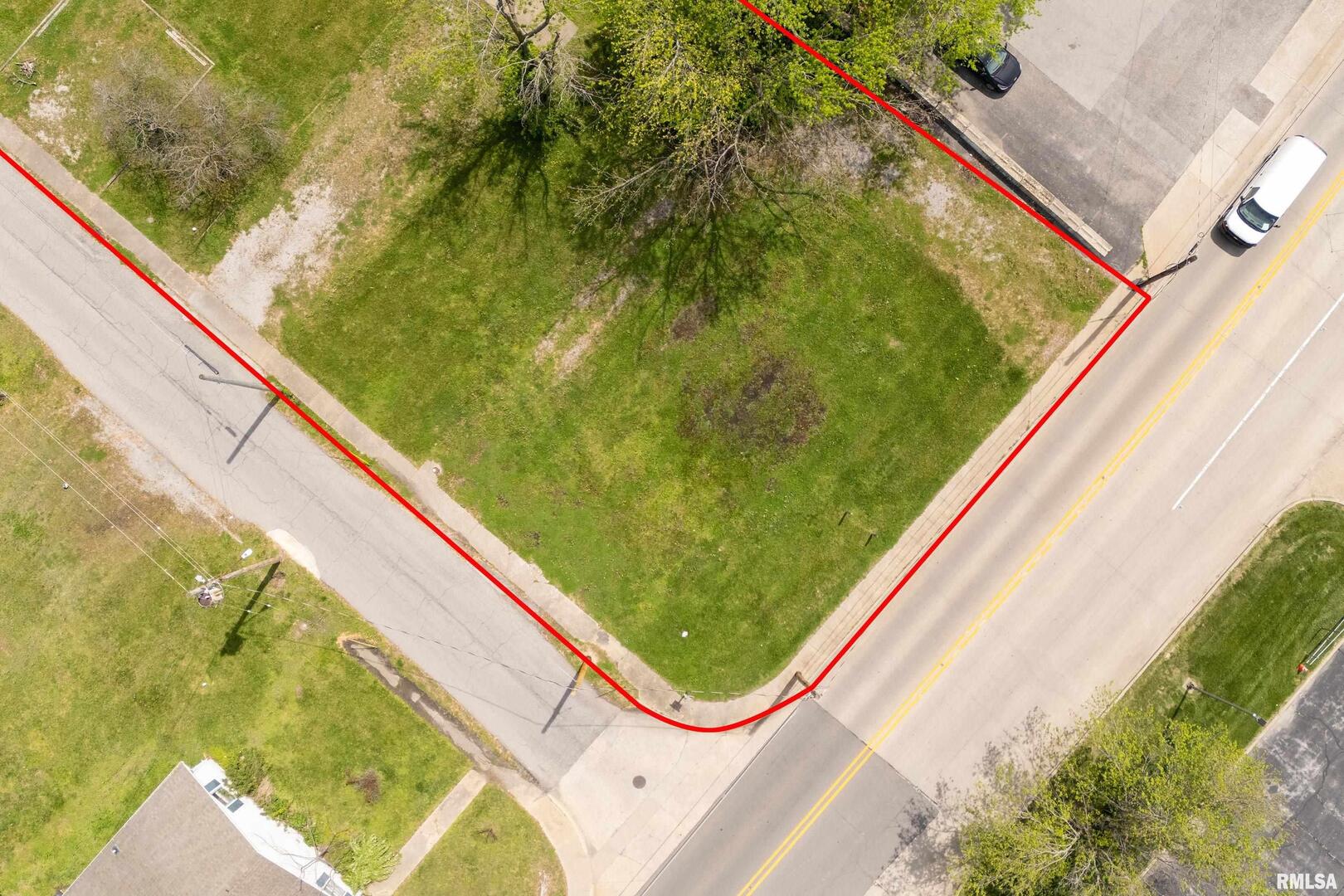 107 N Carbon Street Property Photo 5