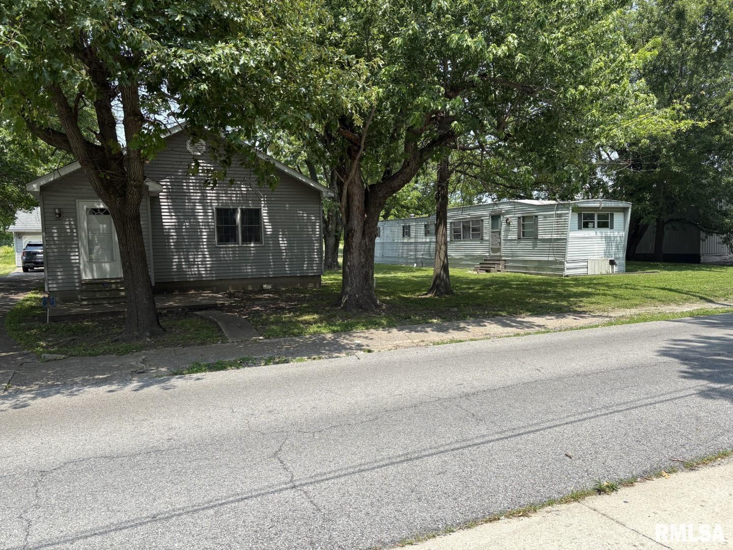 1606 & 1608 W Faust Street