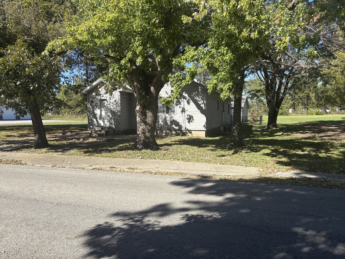 1606 & 1608 W Faust Street