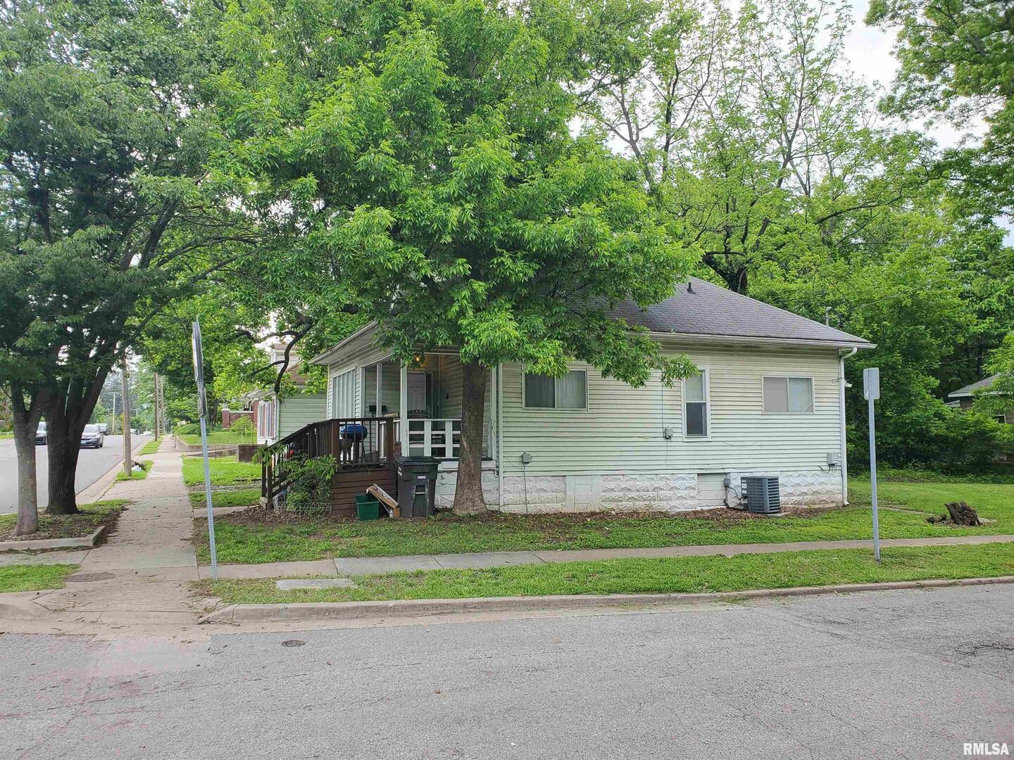 800 W Walnut Street Property Photo 2