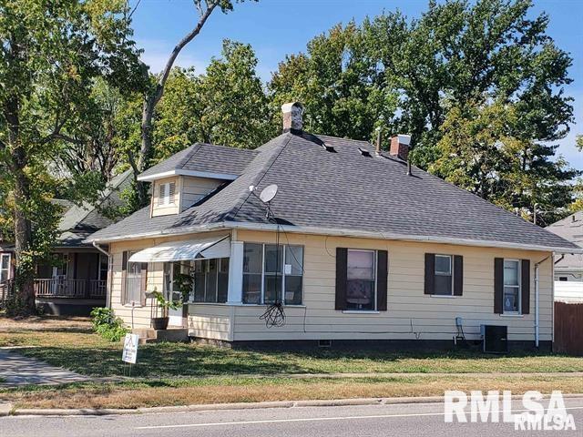 300 W Pecan Street Property Photo 1