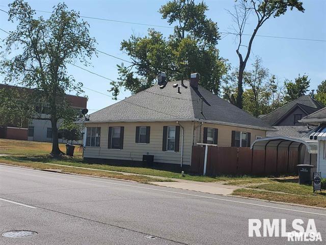 300 W Pecan Street Property Photo 3