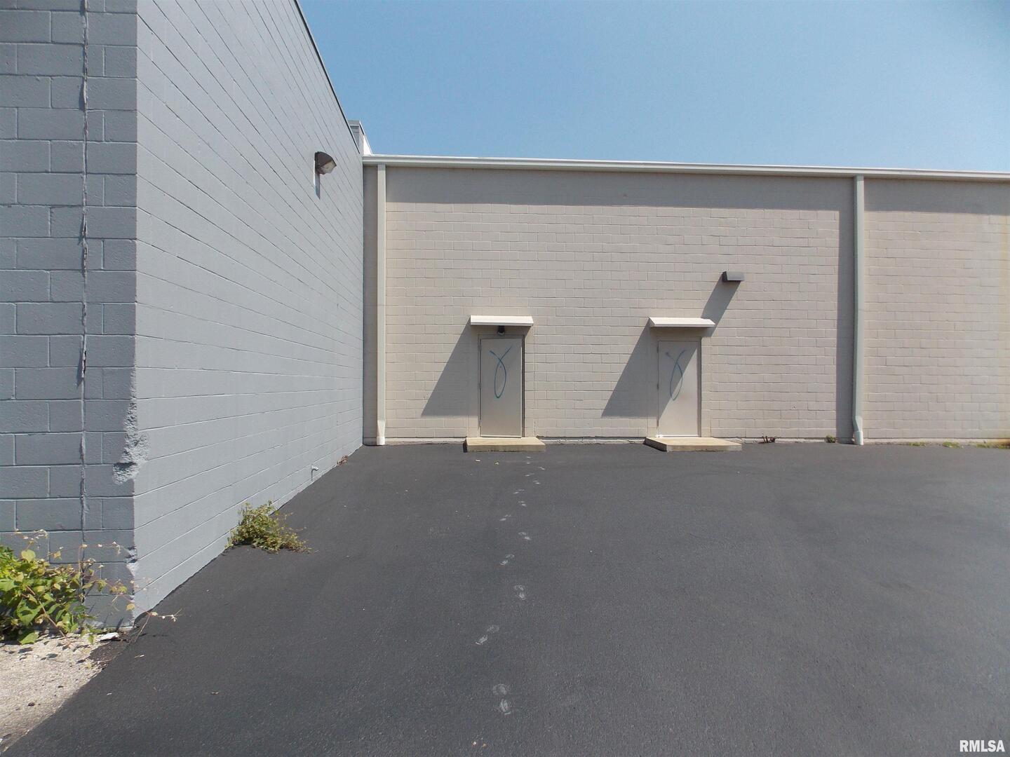1309 W Broadway Street Property Photo 6