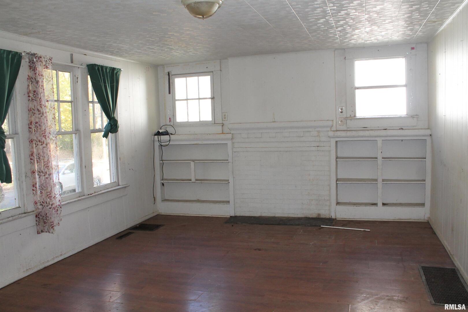 407 S Beveridge Street Property Photo 3