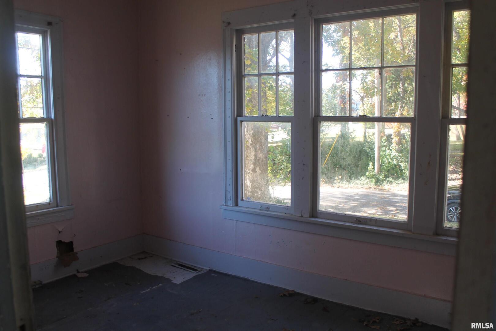 407 S Beveridge Street Property Photo 4