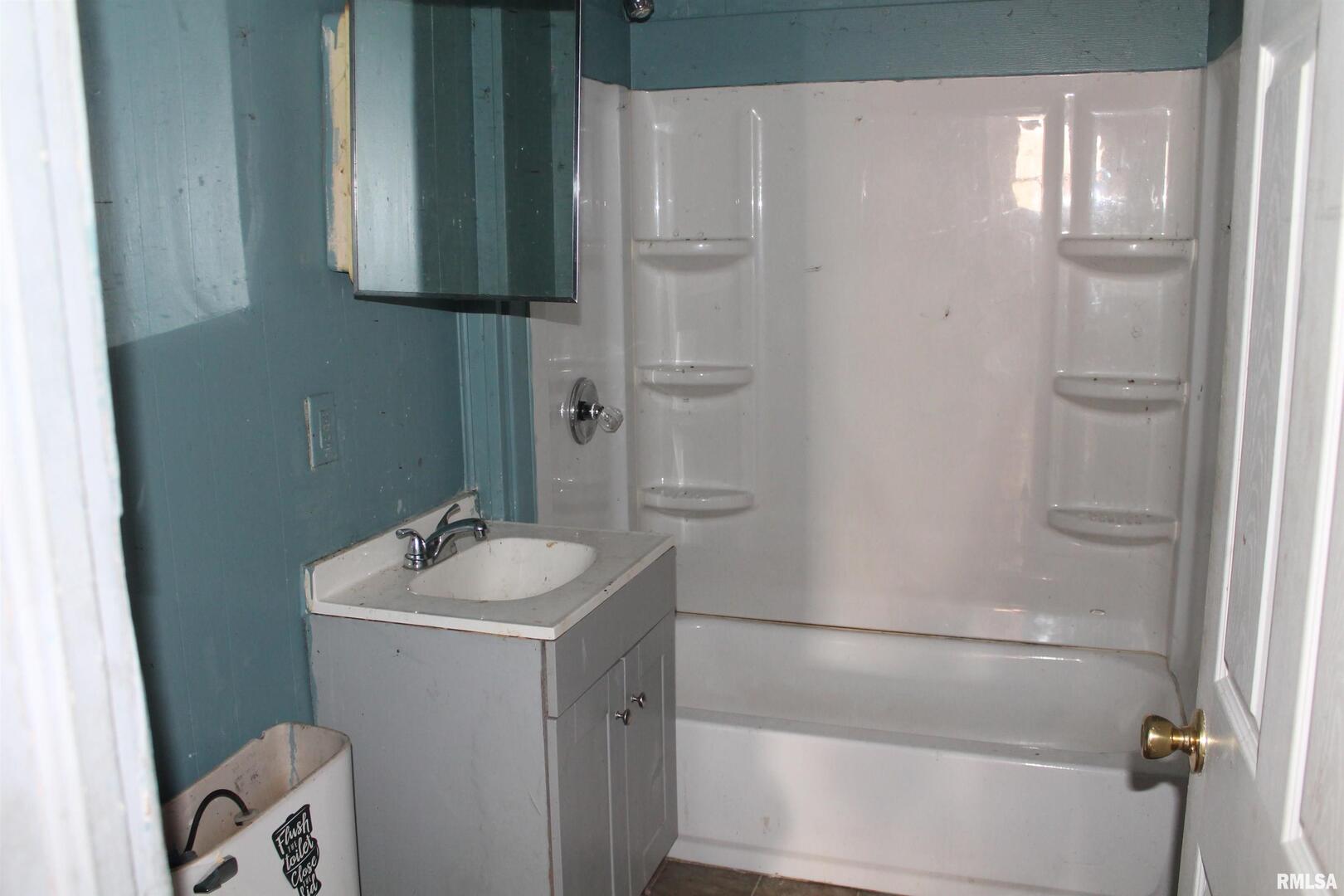 407 S Beveridge Street Property Photo 7