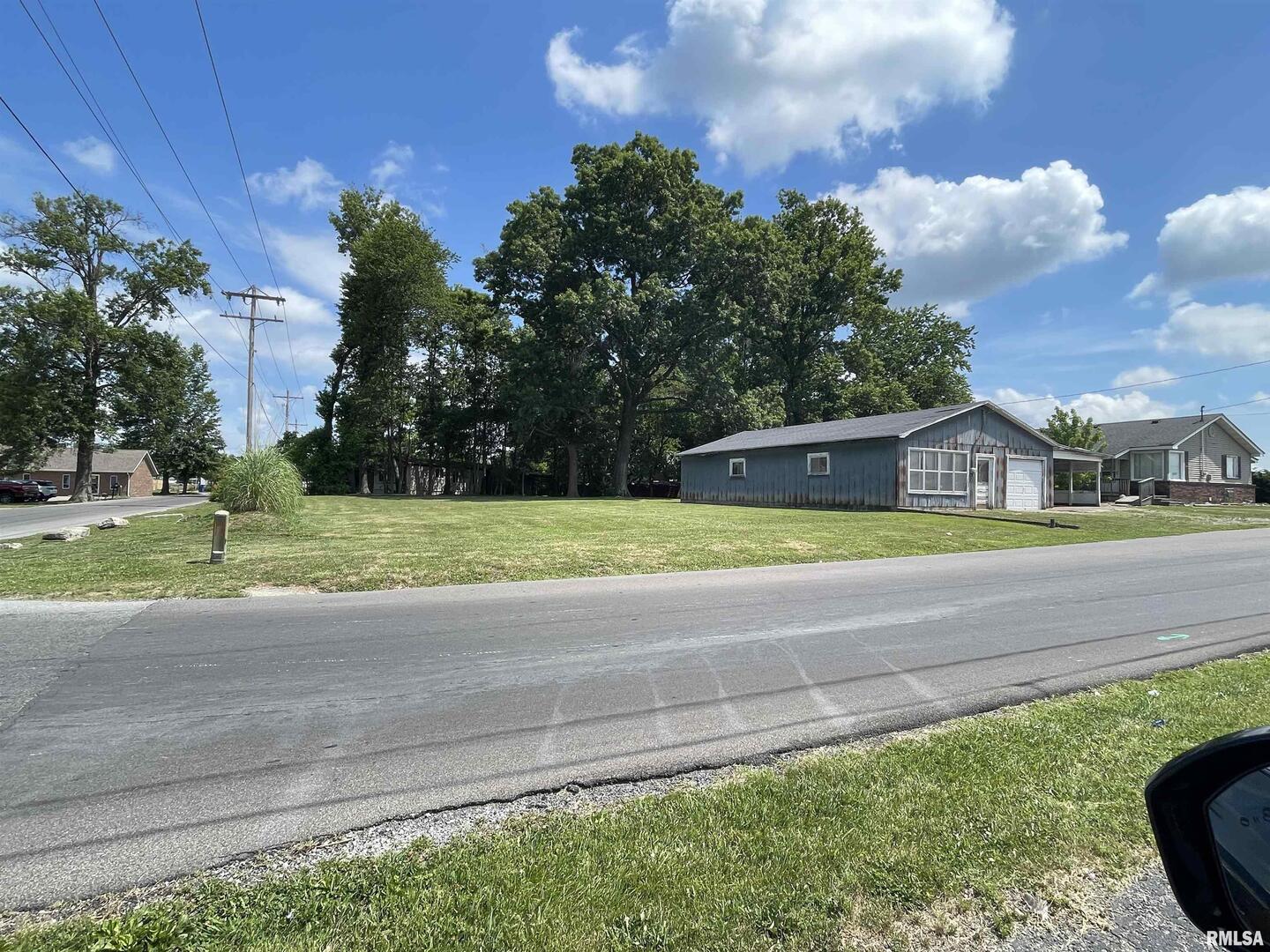 1504 W Dufour Street Property Photo 3