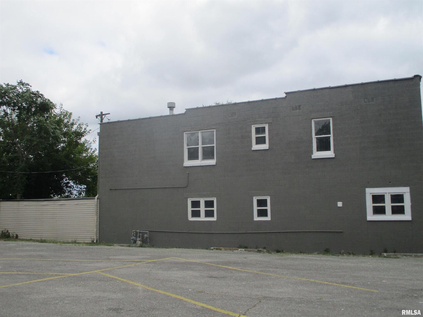 101 E Webster Street Property Photo 3