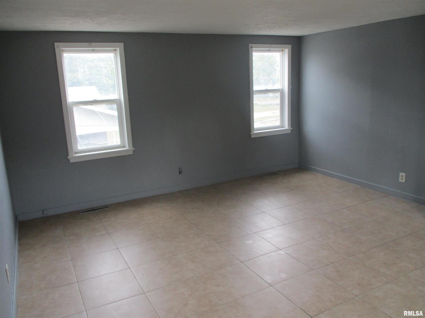 101 E Webster Street Property Photo 4