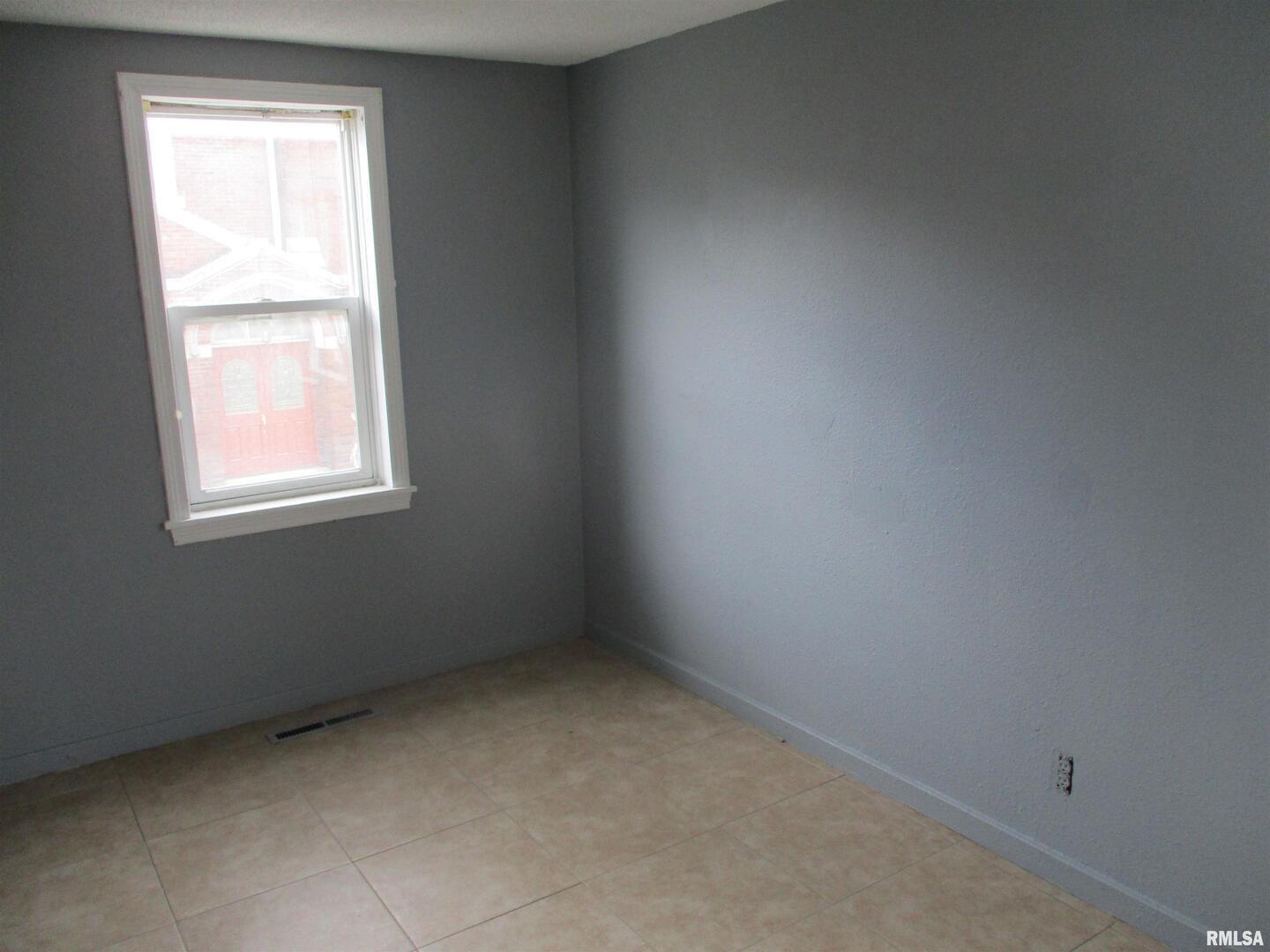 101 E Webster Street Property Photo 6