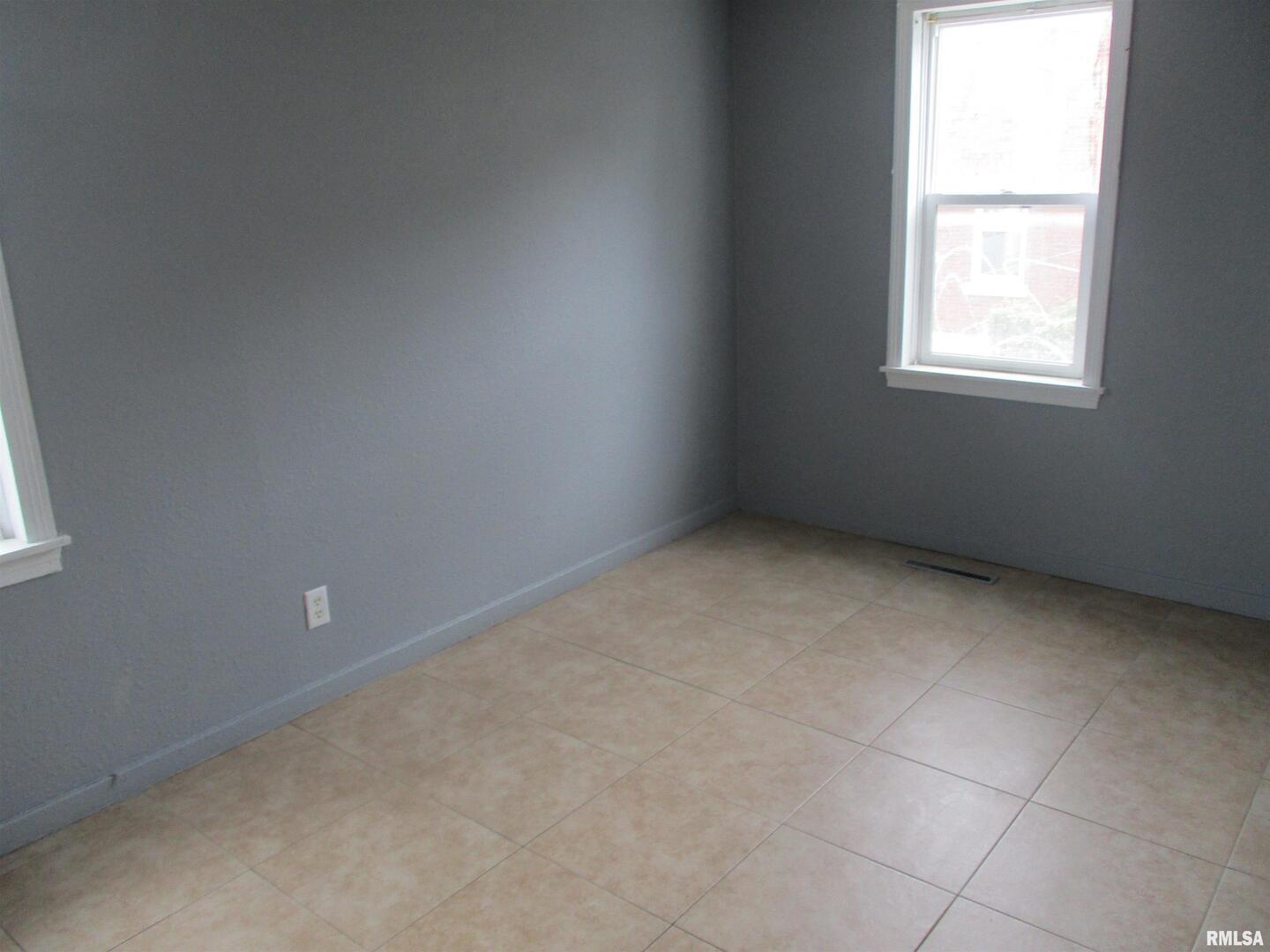 101 E Webster Street Property Photo 7