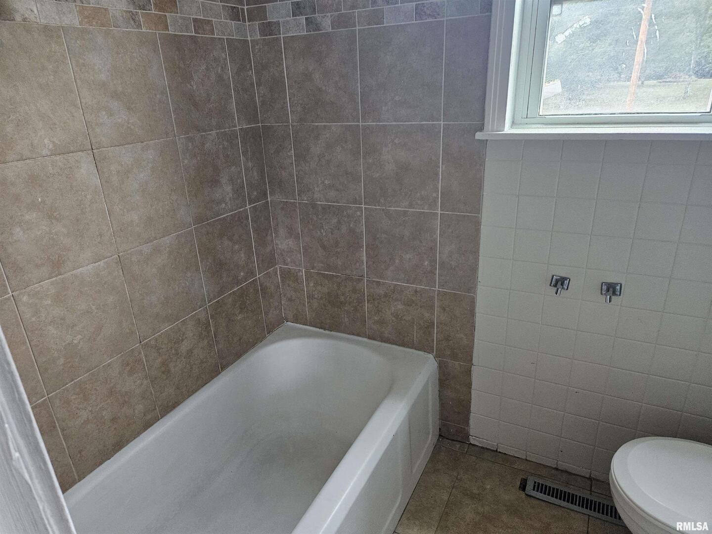 101 E Webster Street Property Photo 12