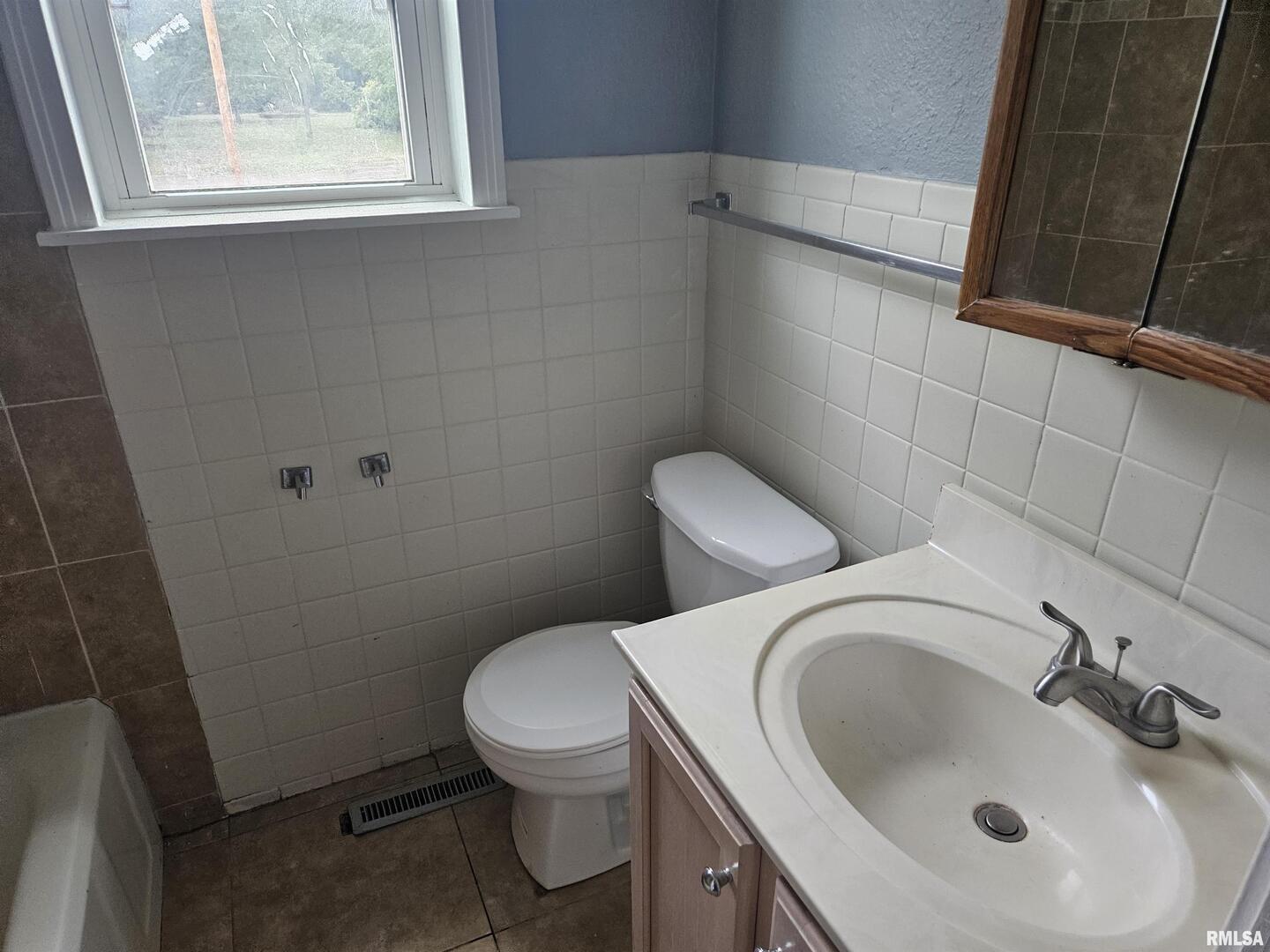 101 E Webster Street Property Photo 13