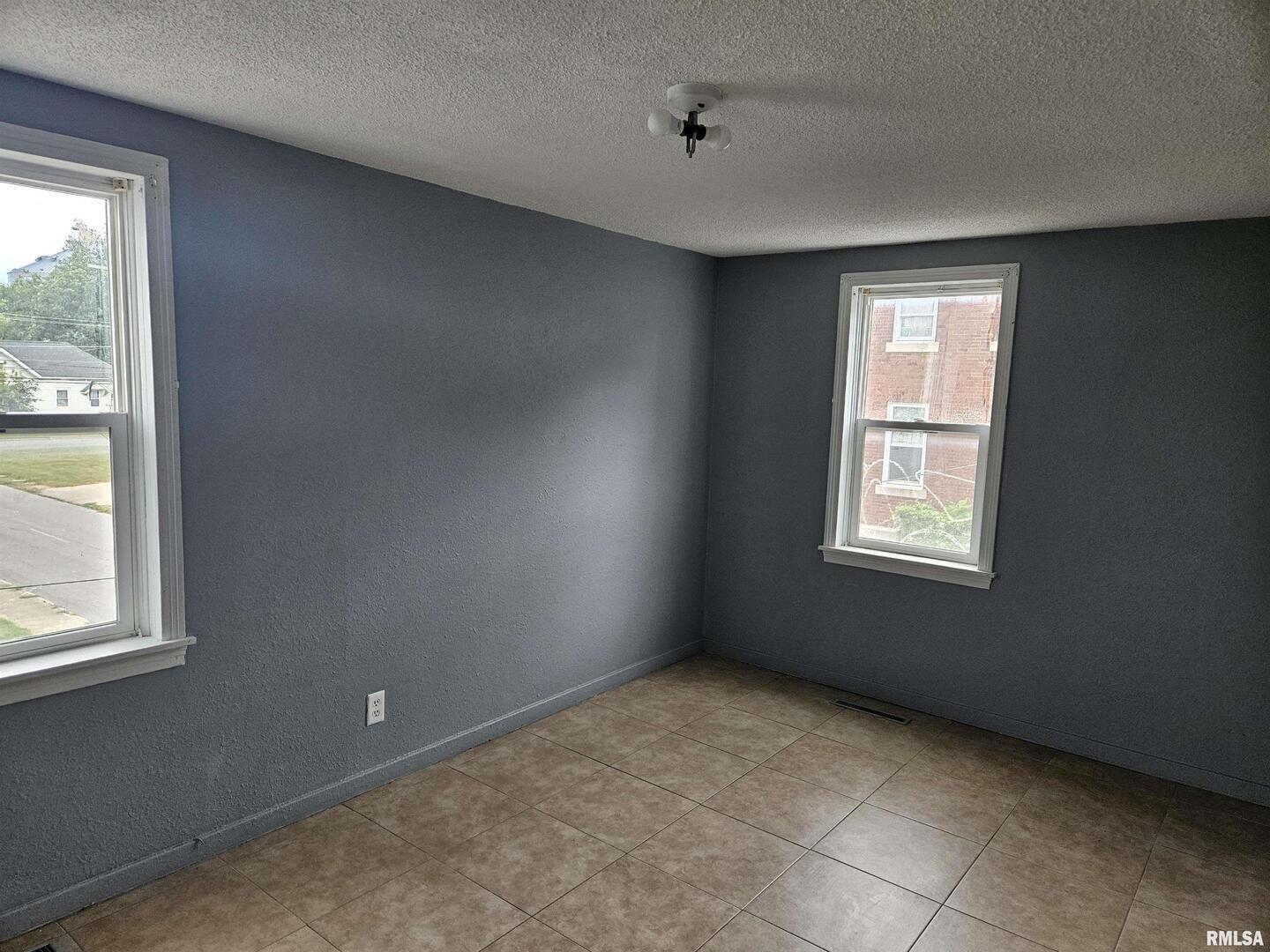 101 E Webster Street Property Photo 14