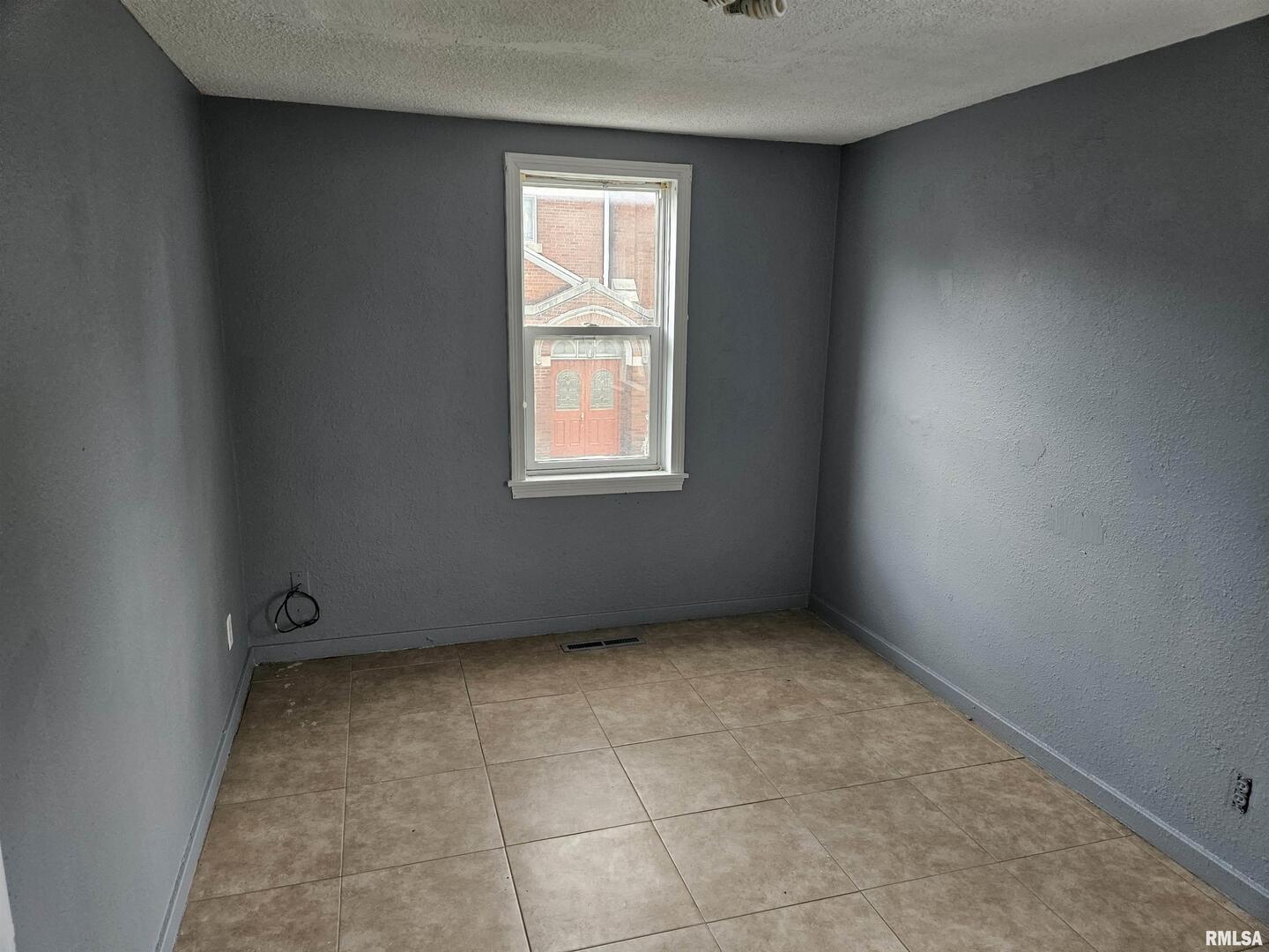 101 E Webster Street Property Photo 15