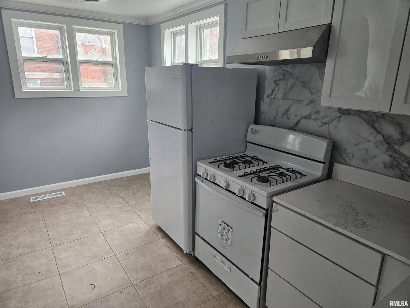 101 E Webster Street Property Photo 25