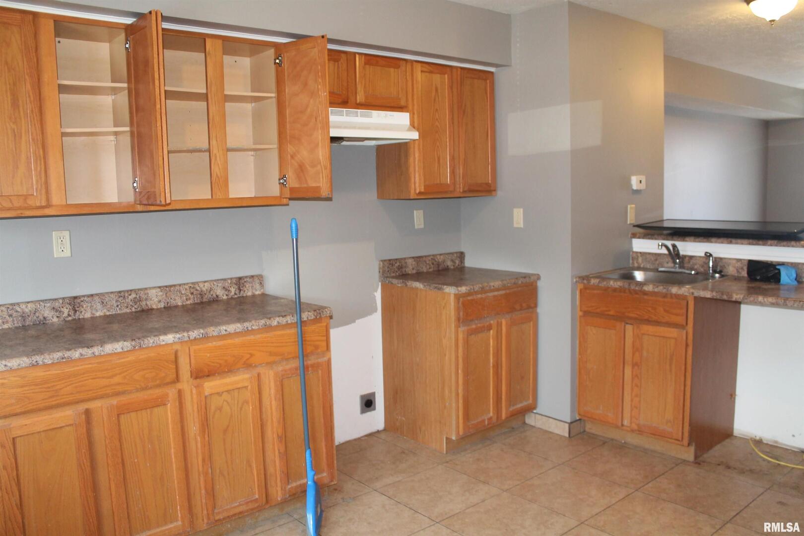 405-419 E Mill Street 14 Property Photo 7