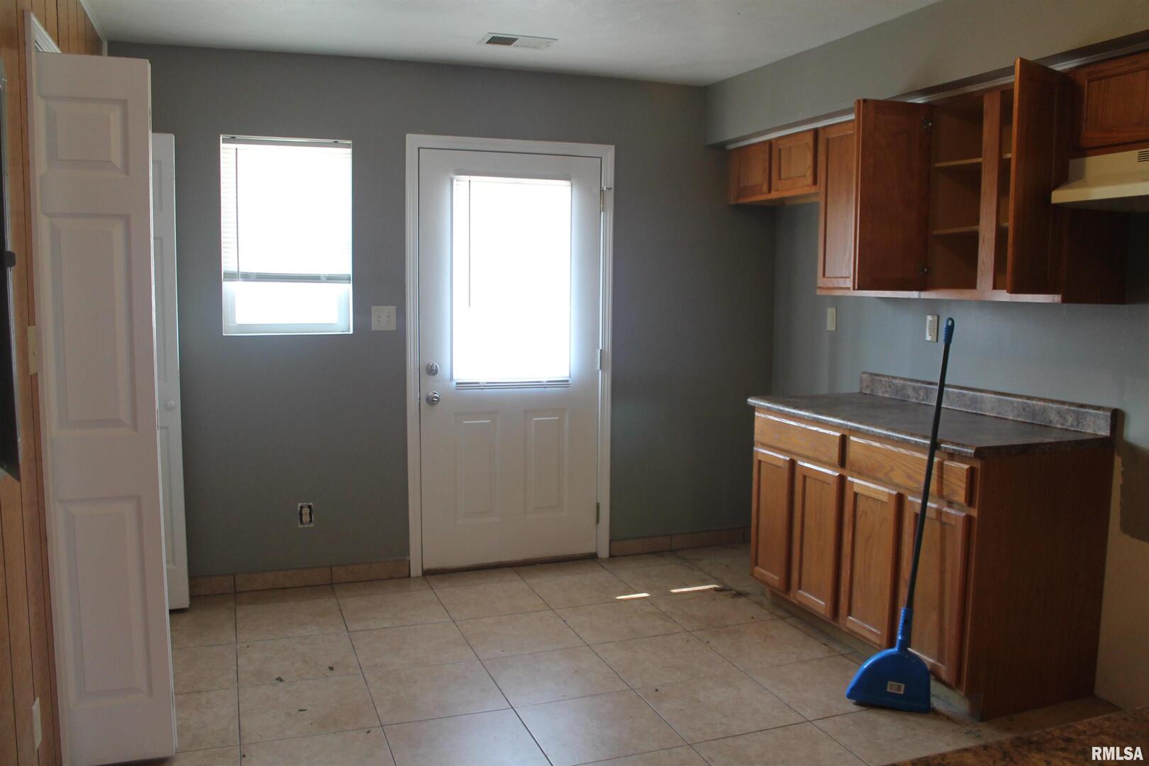 405-419 E Mill Street 14 Property Photo 9