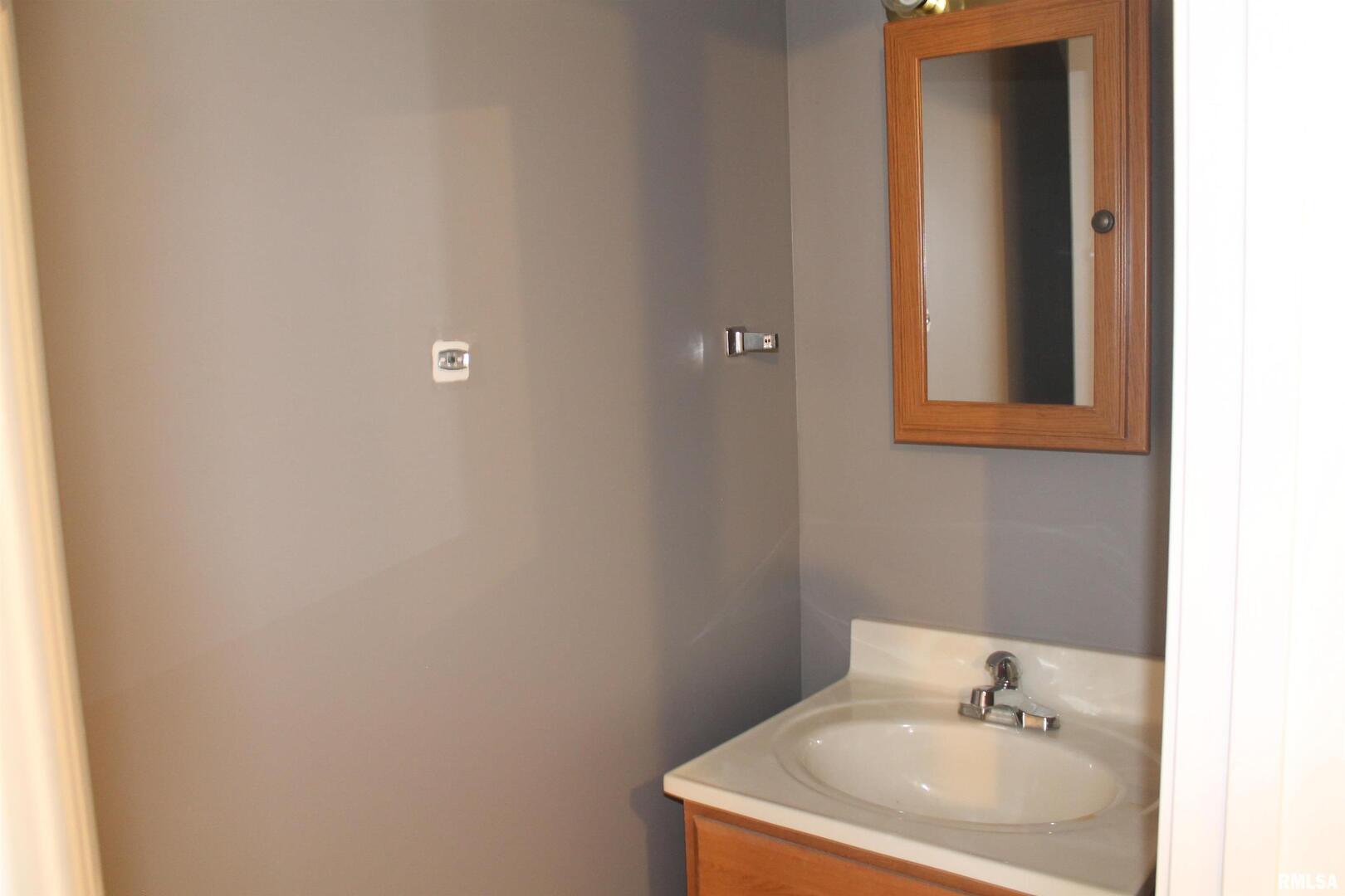 405-419 E Mill Street 14 Property Photo 12