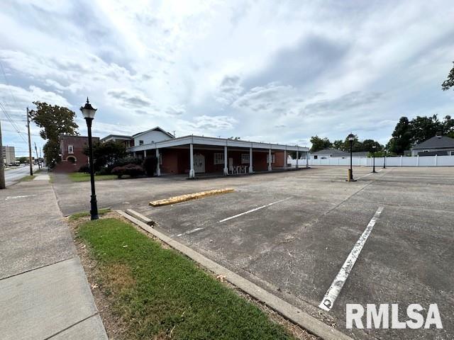 800 N Market Street Property Photo 6