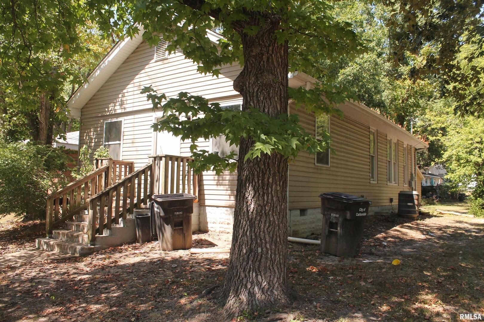702 W Walnut Street Property Photo 2