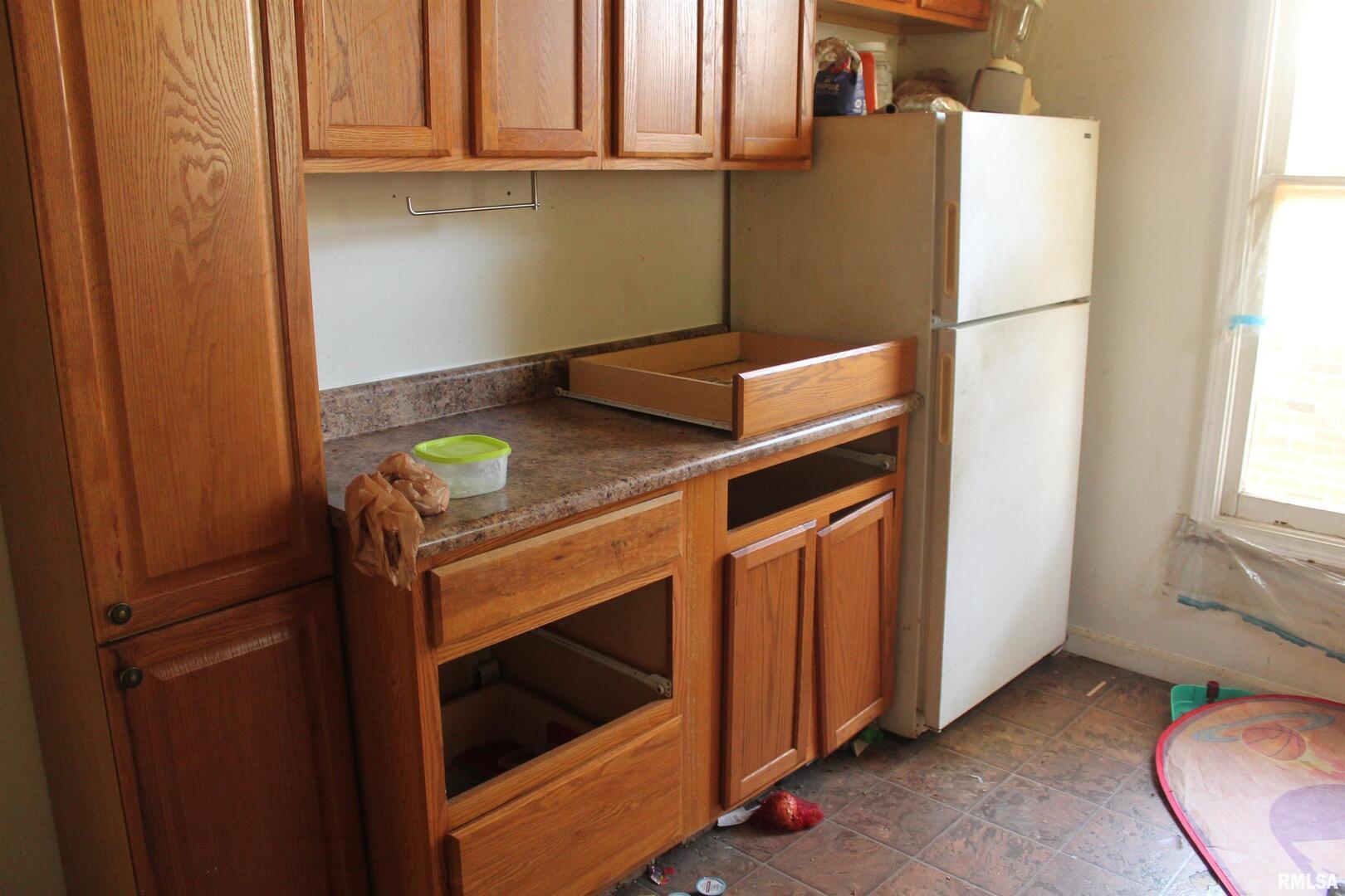 702 W Walnut Street Property Photo 6