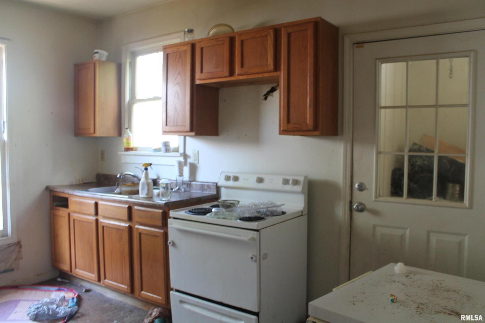 702 W Walnut Street Property Photo 7