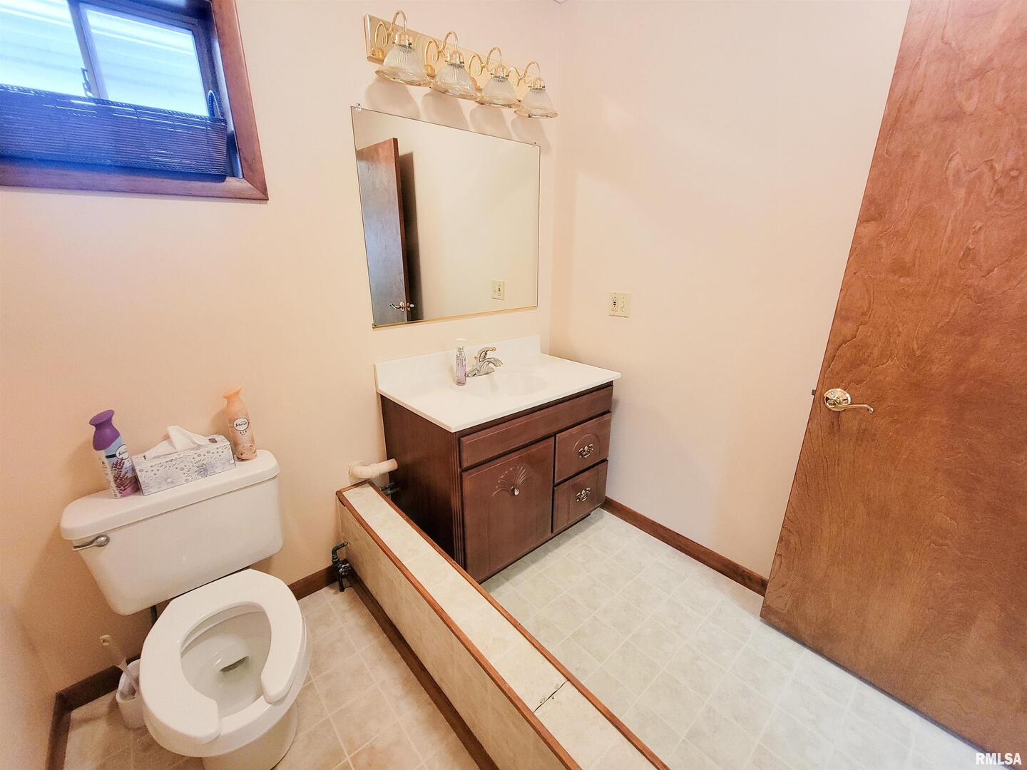 119 W 2nd Street Property Photo 77