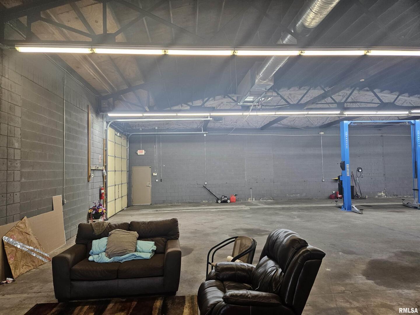 115 N Commercial Street Property Photo 25
