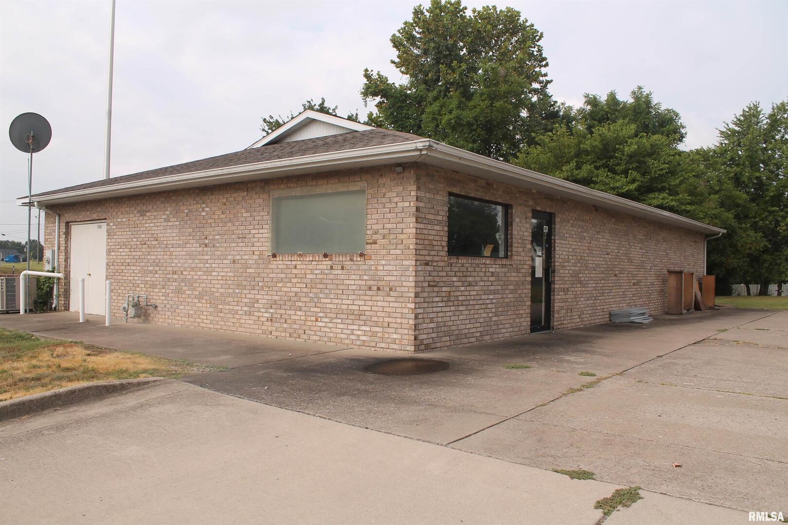 1305 S Division Street Property Photo 1