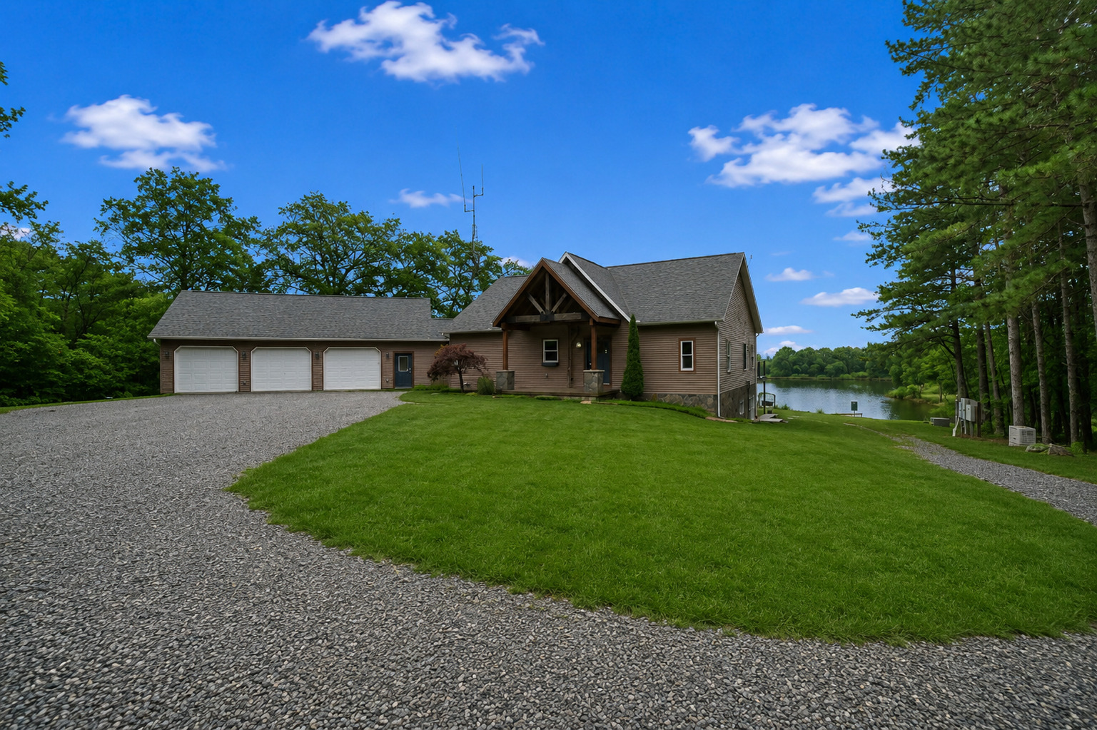 1115 Hilltop Lane Property Photo 3