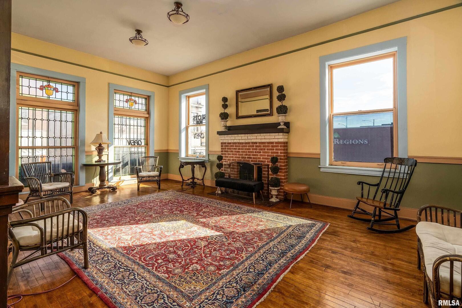 1329 Walnut Street Property Photo 5