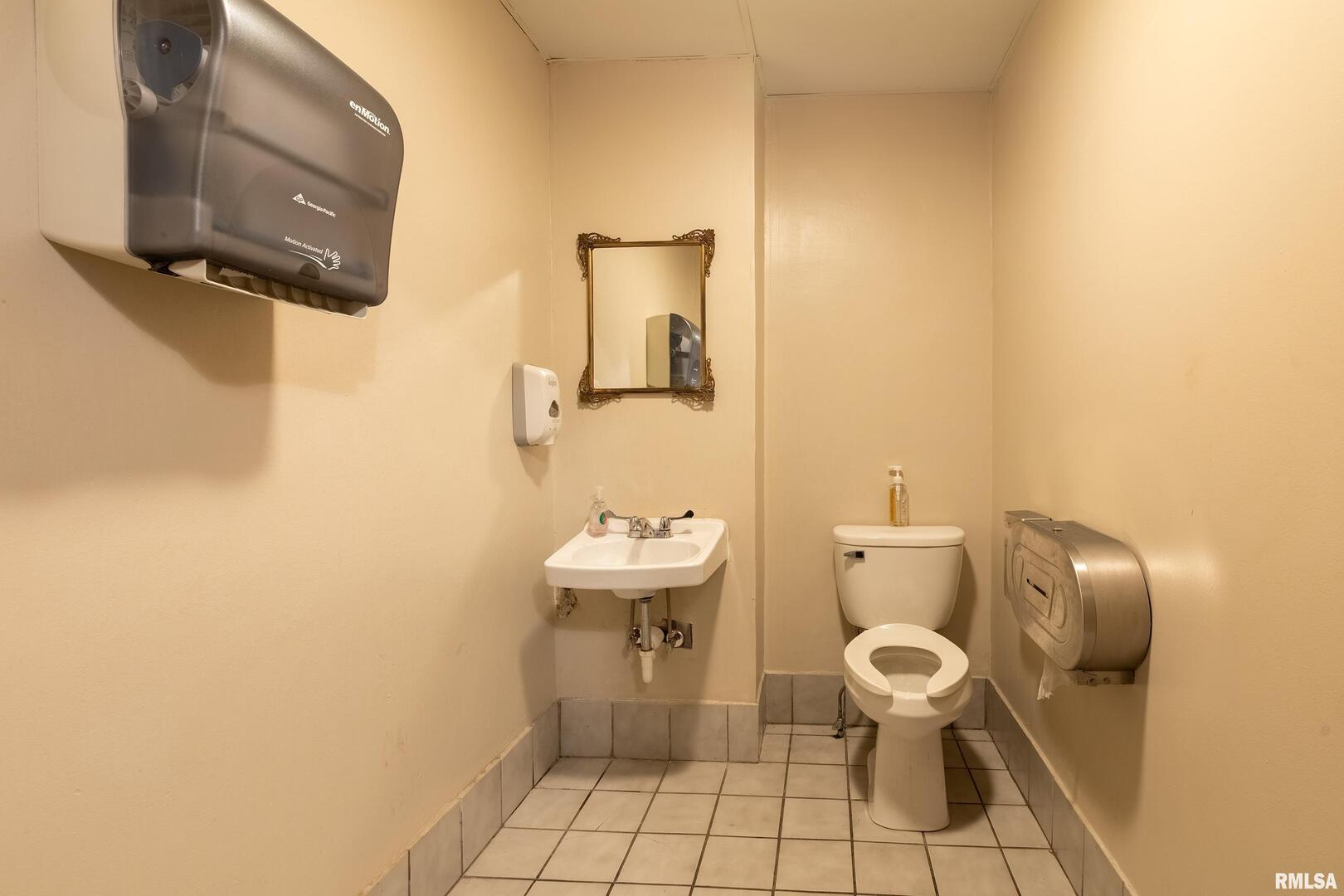 1329 Walnut Street Property Photo 14