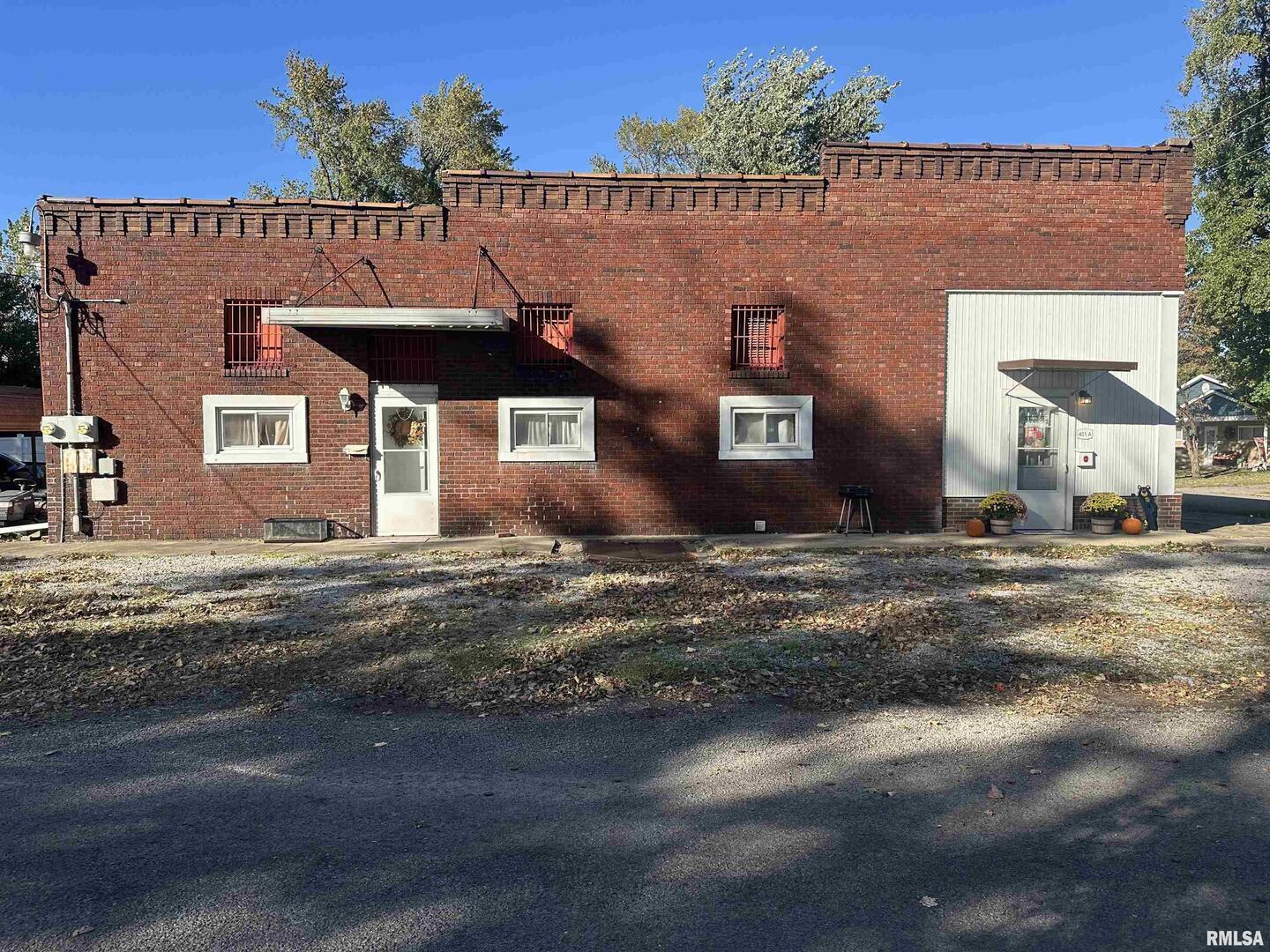 401 N Division Street A & B Property Photo 1