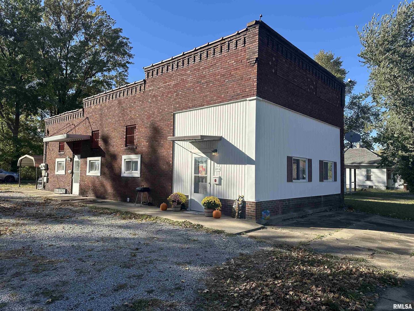 401 N Division Street A & B Property Photo 2